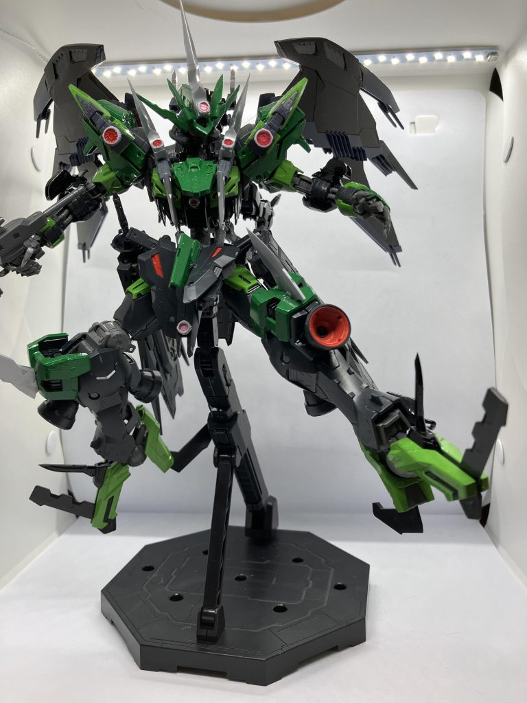 レッグエッジなどガンダムヴィダールに装備されてる武器も全て使いこなすことが出来る