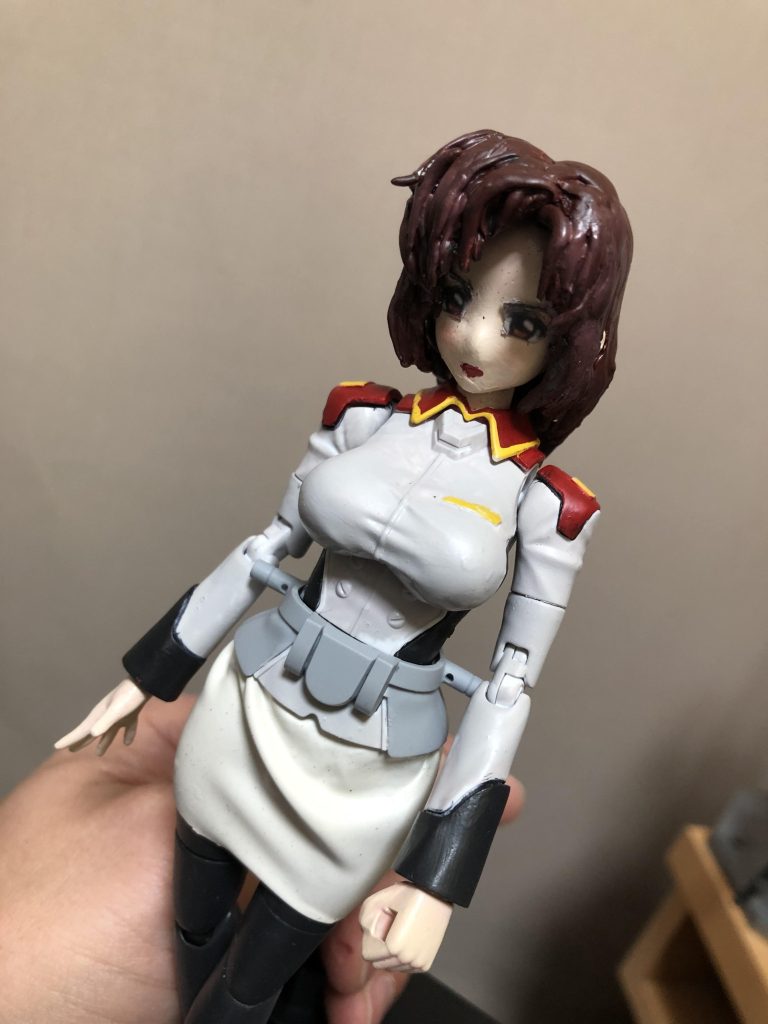 スカートがなんとかできたのでお顔をリン子さんからマリュー艦長に変えていきましょう。