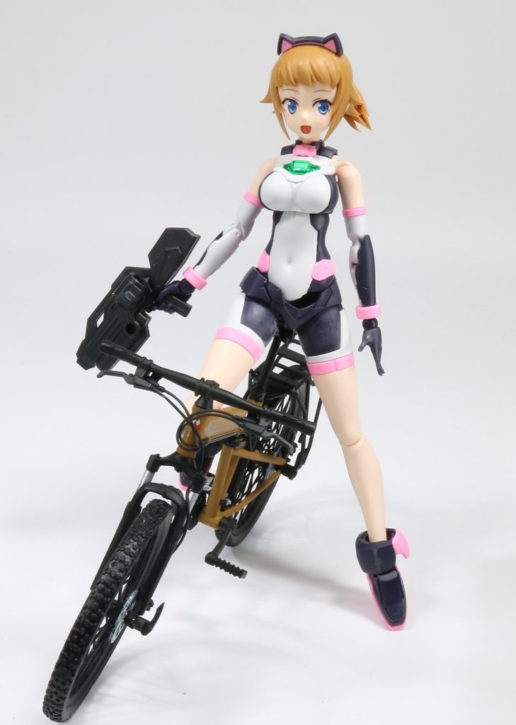 無塗装パチ組のフミナ先輩。チャリに乗ってたら、このコスでも違和感無く町中をウロウロ出来そう。