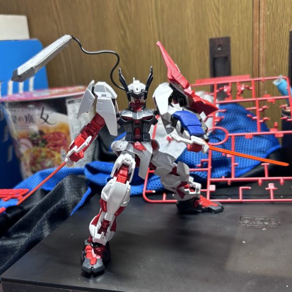 いつも通りの塗装前投稿になります。今回はガンダムビルドファイターズに登場する戦国アストレイ頑駄無とガンダムバルバトス第6形態、ガンダムウヴァルのパーツをミキシングして作ってみました。 機体名はガンダムアストレイ:execution(エクスキューション)です。意味は