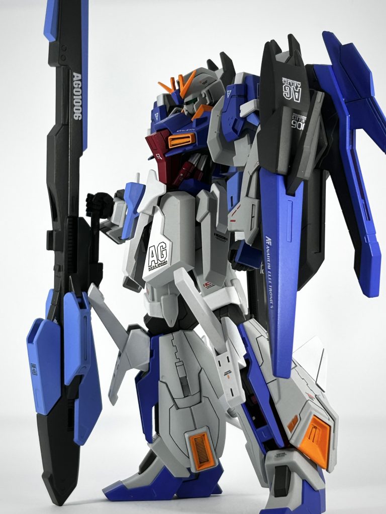 このキットの腰部スカートが前傾となっていたので、垂直になるようフレームを修正しました😙また、スカート自体もゼータガンダムから移植しプラ板で形状変更しました🤭