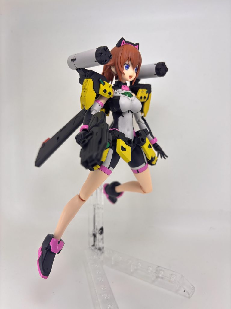 何気にイエローをメインカラーにしたのは初めてです。濃いイエローってなかなかいい色ですよね〜