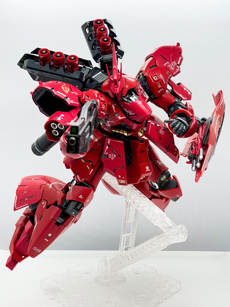 アピールショット!今にもファンネルが飛び出てきそうな具合がかっこいいです