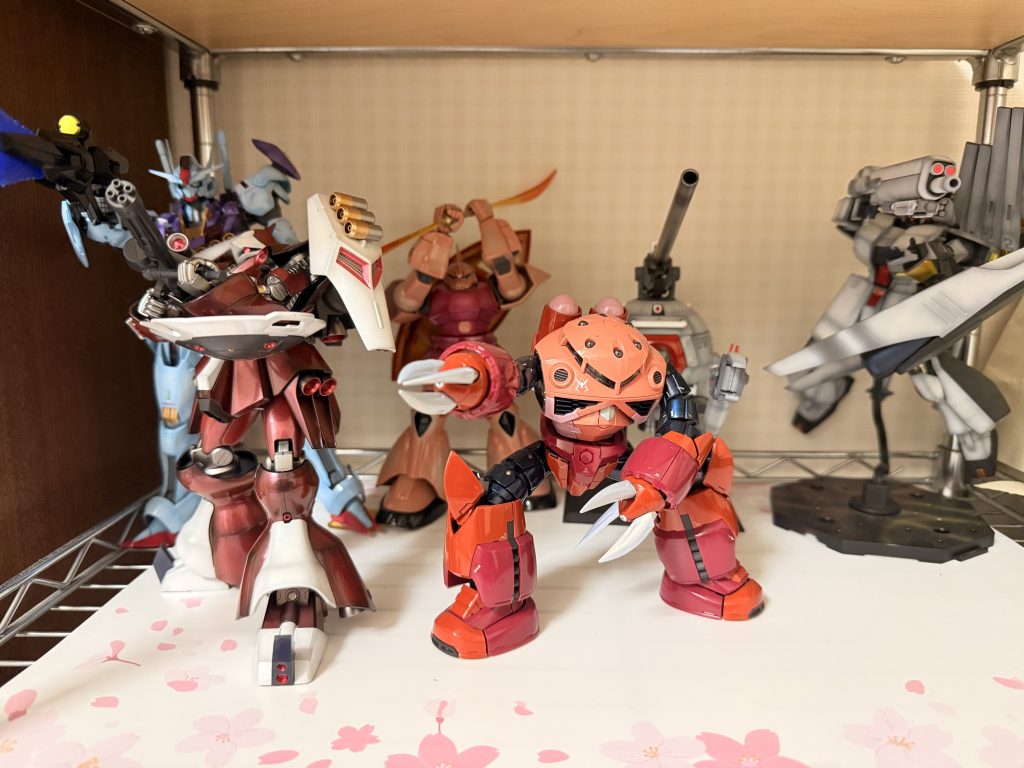 やっぱり、腰のバーニヤの向きが気になったので、妻の部屋に不法侵入して、パーツ差し替えと盗み撮りしてきました。