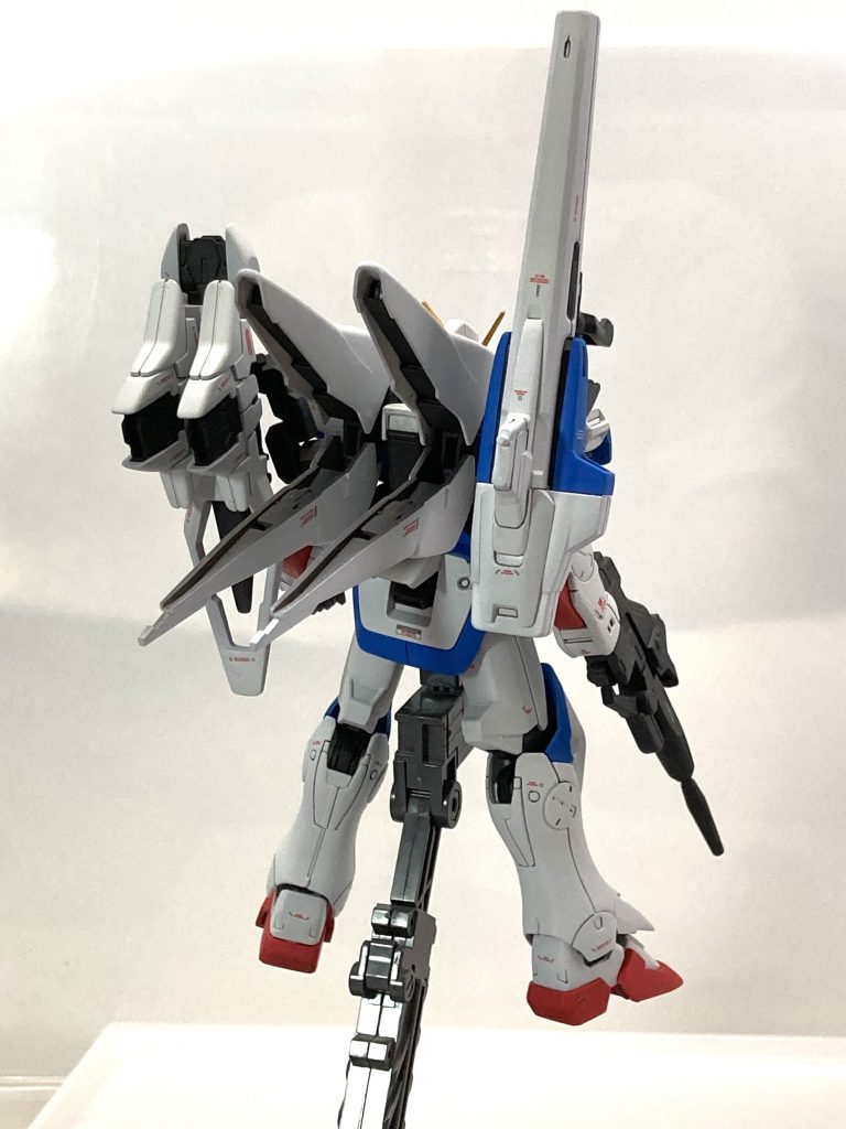 背面。カッコイイ。この全部盛り感がすごくいい。