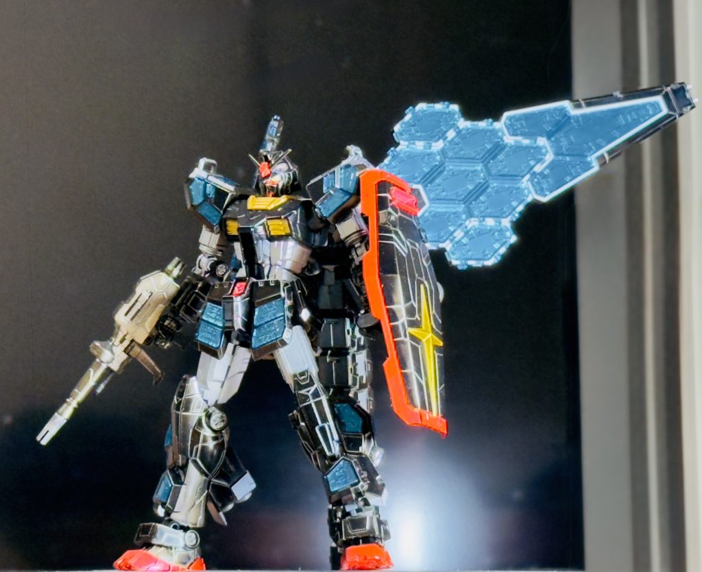 完成前に試しに組んでみたらグラスフェザーの枠の白が妙に浮いてるなーと感じたのでこの後白く違和感ある枠をクリアパーツとなじむように水色のキャンディ塗装する事に