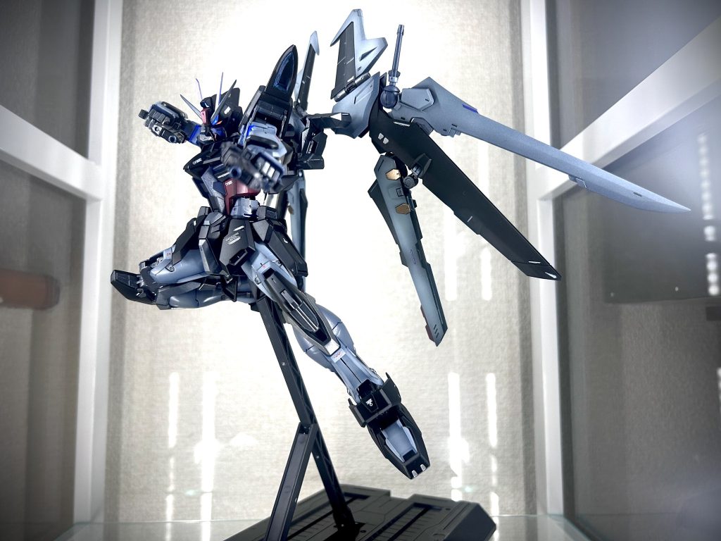 ビームライフルショーティー出ました!ハンドガン2丁持ちです。最高すぎます!連合vsザフトⅡplusでは大変お世話になった武装ヴィダールに続きハンドガンはカッチョいいですね✨