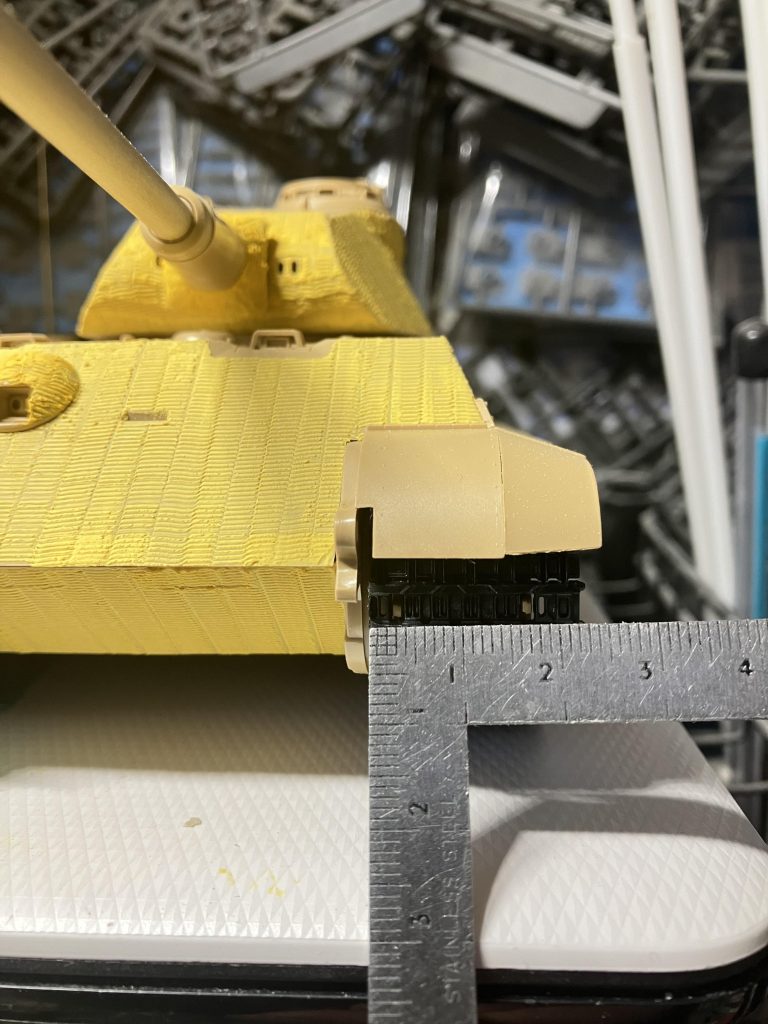 キングタイガーも接着タイプの連結履帯履帯幅は22ミリとなり、さすがキング✌️