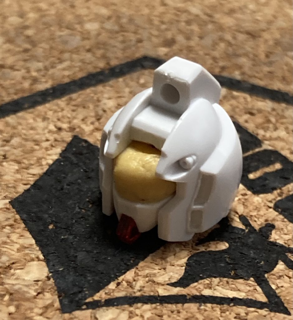 作品名：EGガンダム頭のジム化検討<p>最小限の改造でジムっぽくできないか検証中の画像です。この画像の状態まではデザインナイフとエポパテさえあれば誰でもできるはず…カメラ部を凸型にするとよりジムっぽさが増すかなぁ。随時進捗報告します。</p>