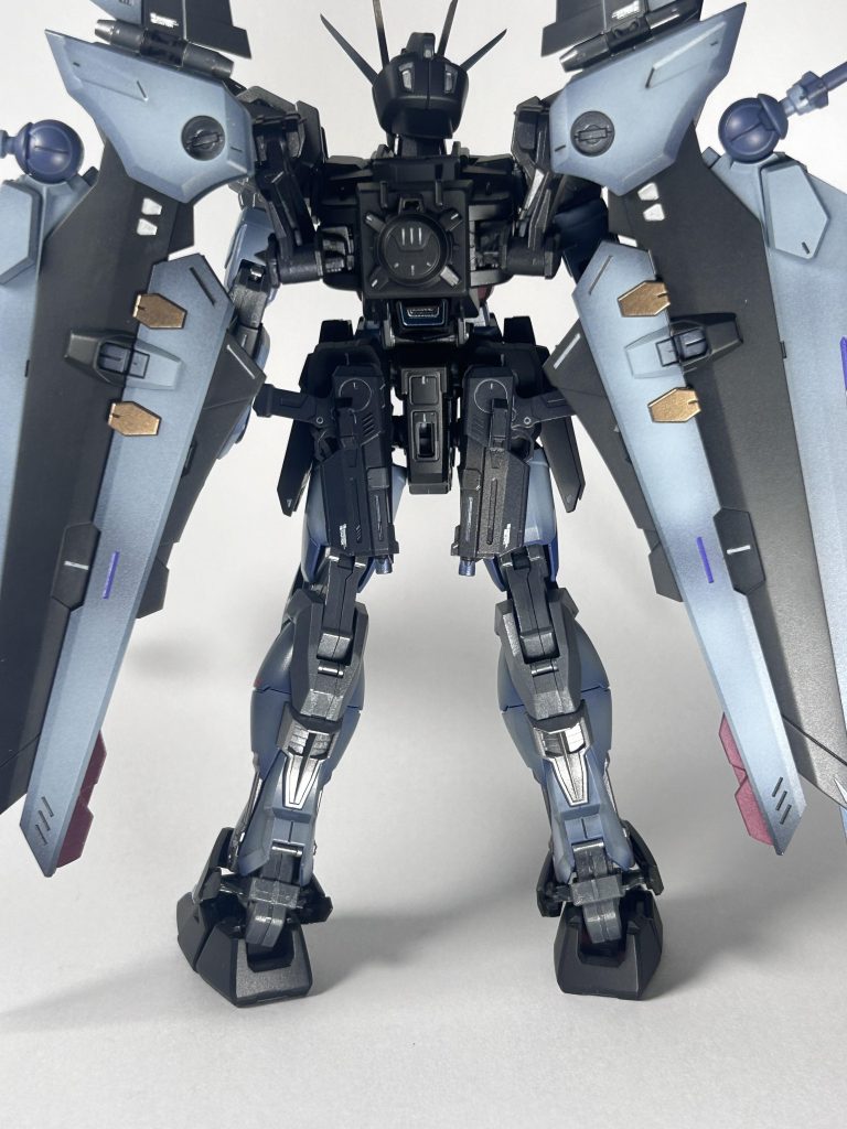 アーマーシュナイダーをサイドに欲しかったのでビームライフルショーティーはリアアーマーにマウント出来るようにしました!マイナーチェンジ版ということで弍式にしてます。