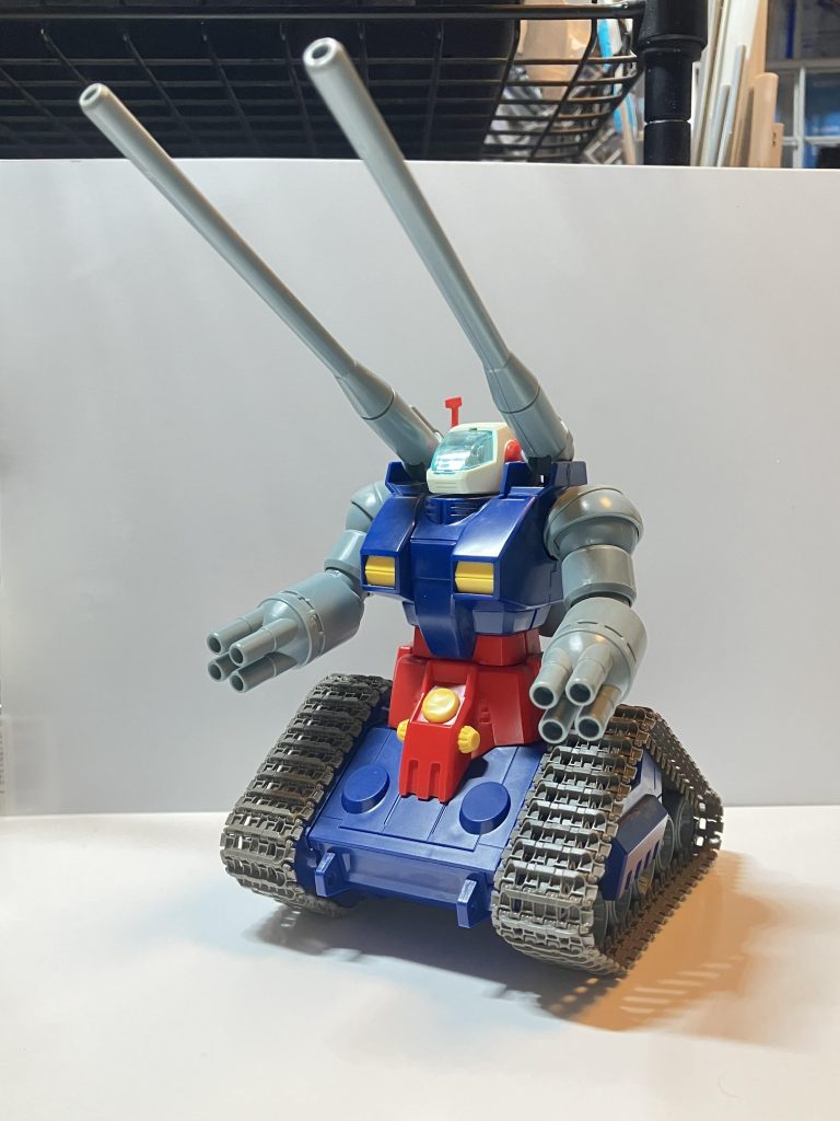 遊びついでにガンタンクに巻きつけたら、結構いい感じでしたので素組みでの投稿をしてみました♪足元が、さらにどっしりして力強い印象になったと思います🤤