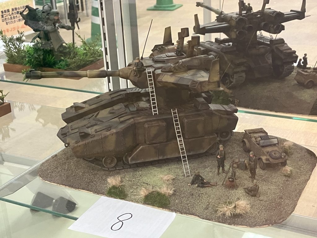 作品名：ただ今、展示中❗️<p>今日から埼玉県のタムタム上里店にてオリジン版マゼラ・アタックをメインのジオラマを飾りました♪7月6日まで展示しています良かったら覗いてみてください1/48サイズの巨大マゼラ・アタックです♪ 見やすいように低めの段にしまし […]</p>