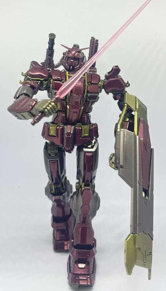 HG ガンダムEXの商品紹介で良くあるポーズですねw フィニッシュクリア イエローで塗装した内部フレーム類がちゃんと発色してくれたおかげでいいアクセントになってますね。