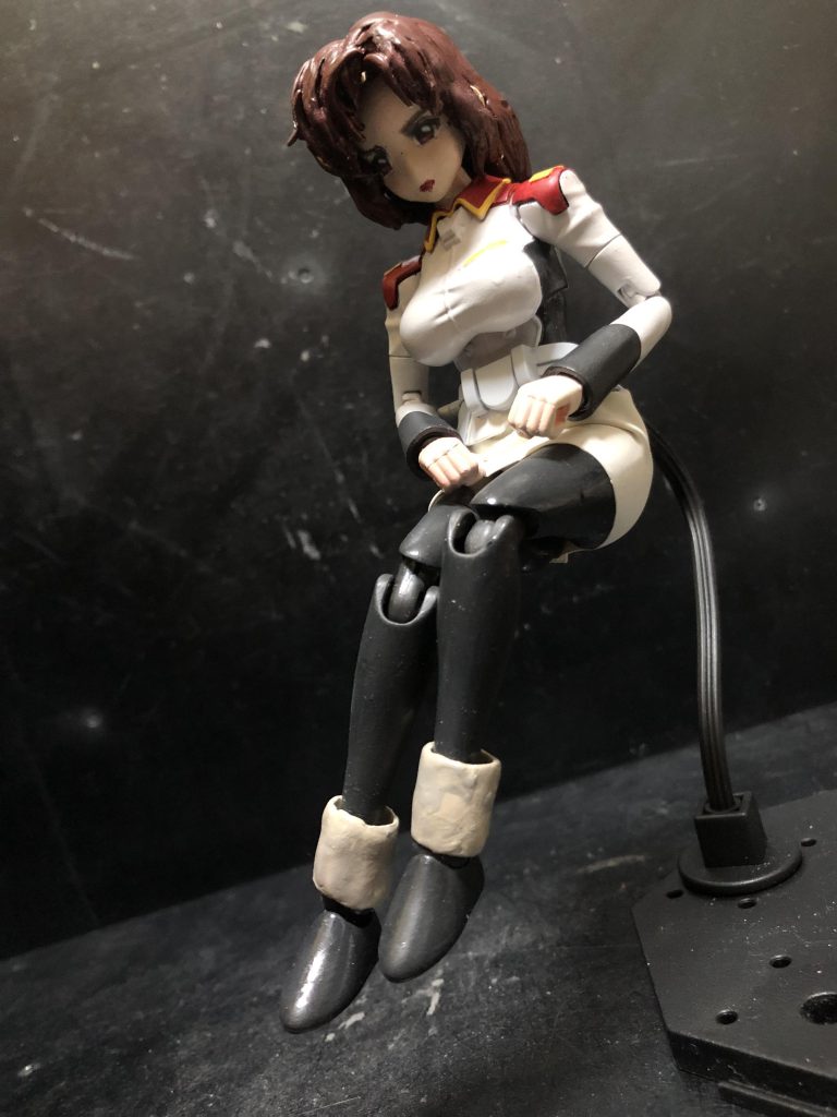 座らせてみました。良い感じー。