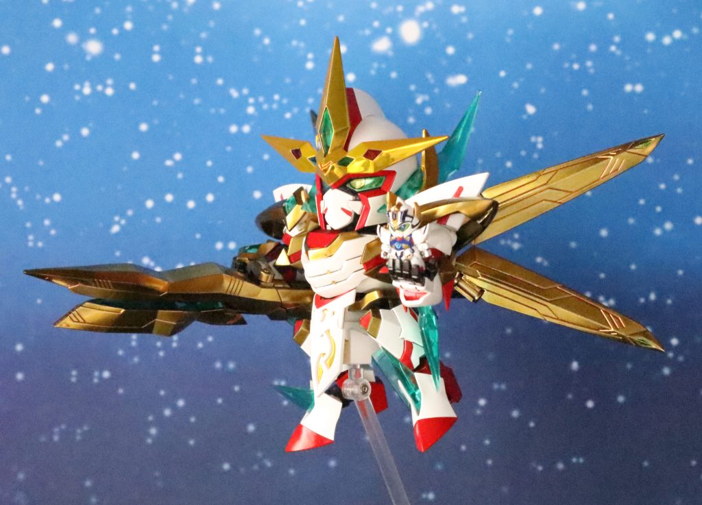 左手に月光騎士ルナガンダムを乗せた状態。