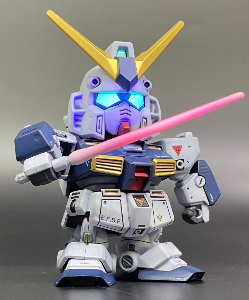 センサーとサーベルはUVライトで発行します。