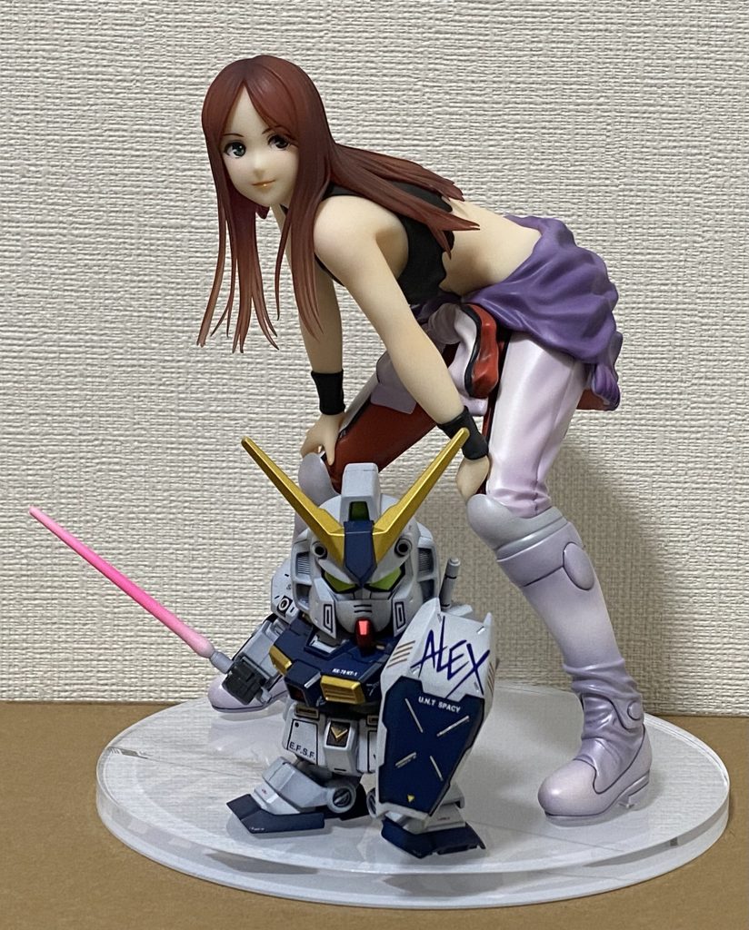 GGGのクリスと共に。フィギュアの販売発表時、顔がタイプ過ぎたので脊髄反射でプレバン予約しました。キットも店頭で再販を見つけた時に、一緒に並べられると思い速攻で購入。守護騎士感があって、カッコ可愛い!