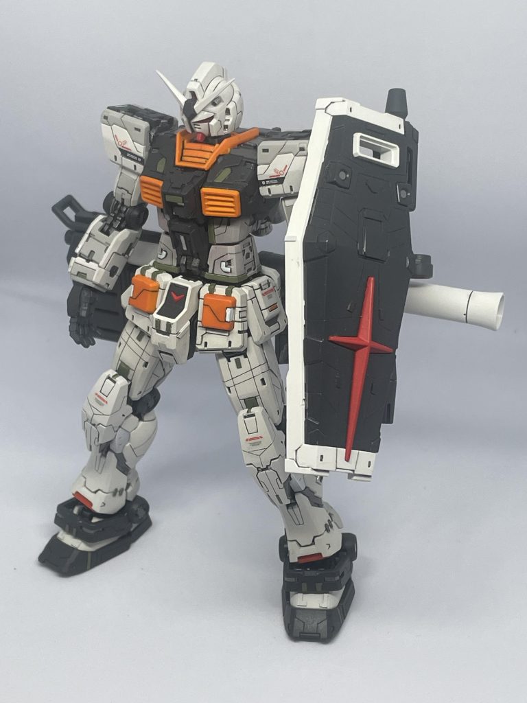 とは言え今回はやりたいことがありまして、頑張って筋彫りやプラ板貼付、削りなどでディテールアップをしました。シールドもディテールアップしてるんですが、カラーリングが悪さしてほぼ見えませんね🤣