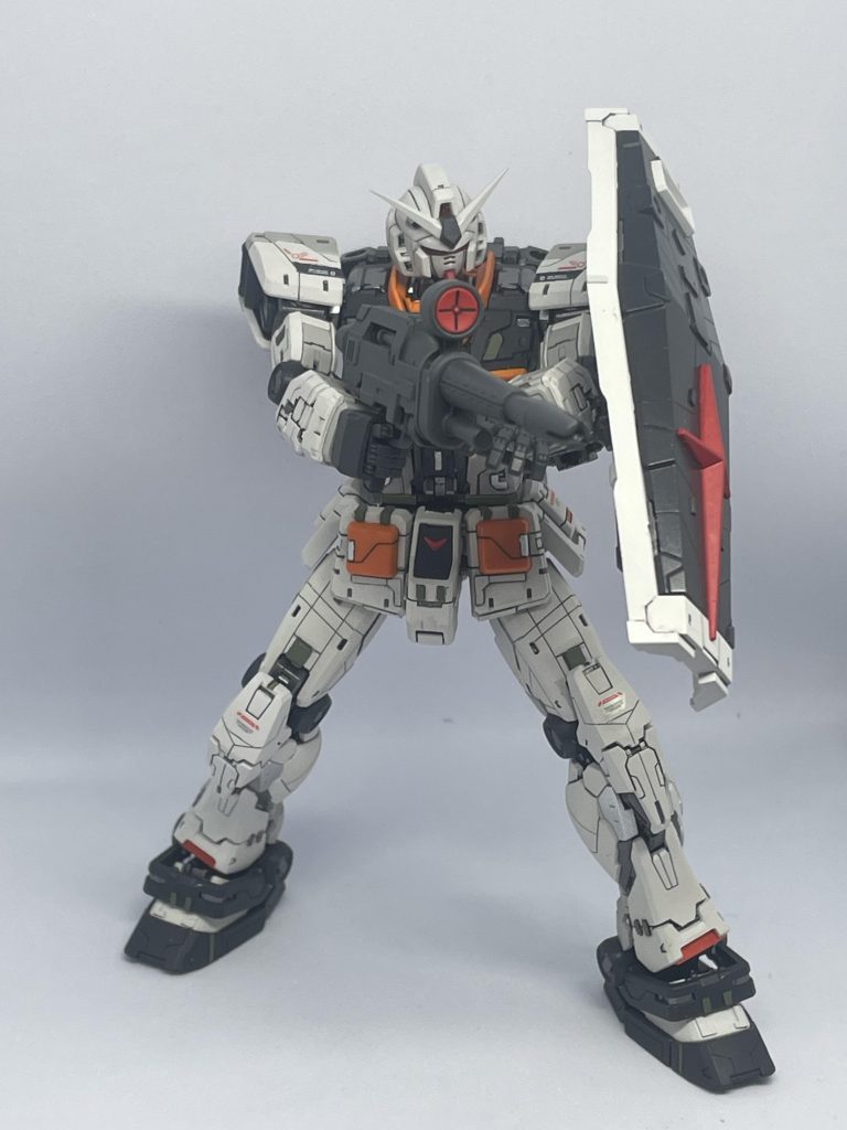 ビームライフルを構えた時に、シールドの角度を変えて干渉を避けれるのも素晴らしいですね!で、何がやりたかったのかと言いますと