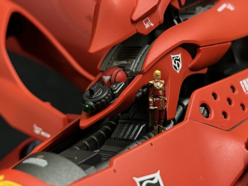 RGサザビーに付属の総帥ですコクピットブロックが小さいですね大き過ぎるよりいいか🤔 