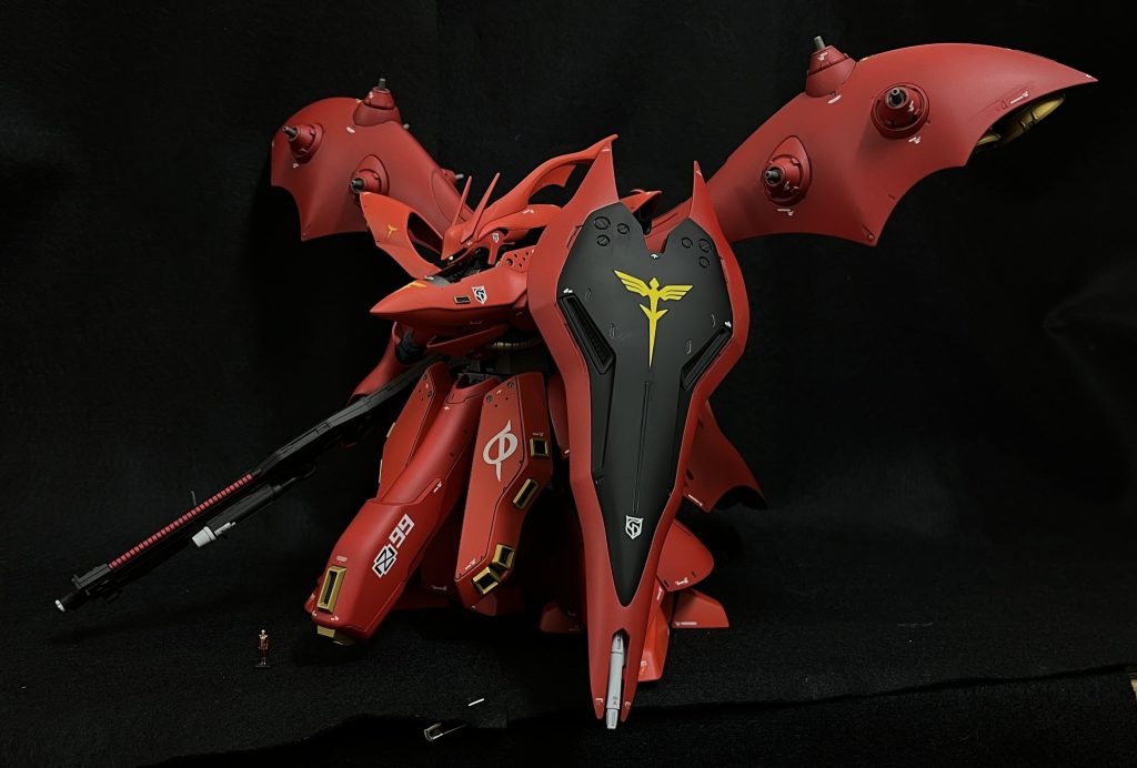 浮かせて飾るにはアクションベースを2個使う必要がありますが、それでも重さから軸がユラユラして突然バキッと折れそうなのでやめました素立ちでもサマになりますけどね