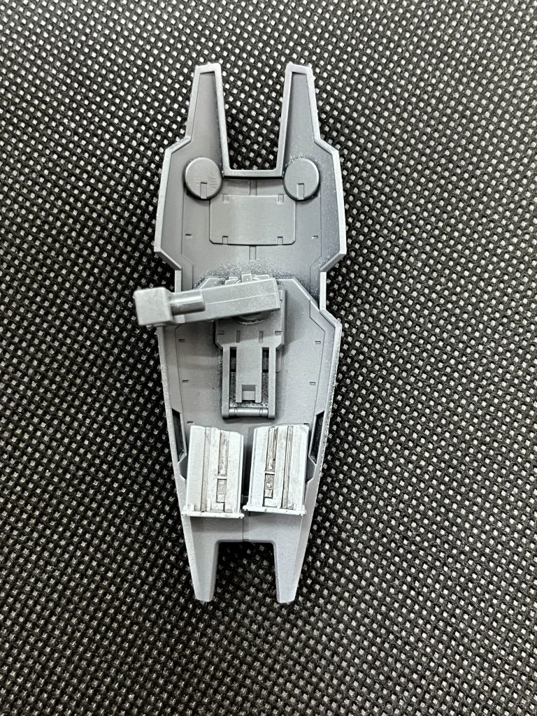 マシンガンの予備マガジンはシールドの裏にも装着してます。こっちは両面テープで手抜きしました。