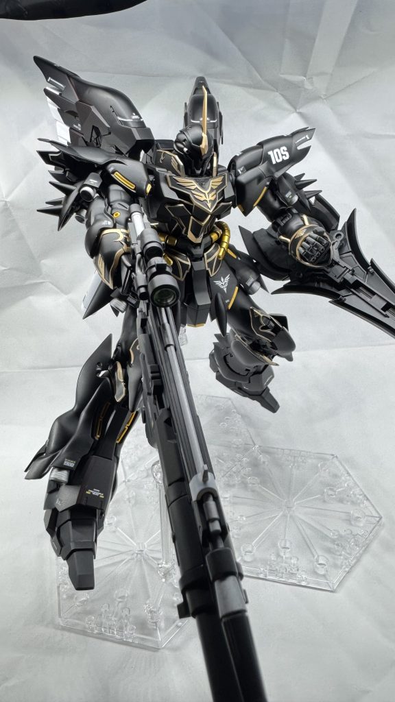 背景もなんちゃってですし、写真のクオリティはイマイチですが、ポーズ頑張りました。(塗装ハゲが怖くてたまりませんでしたけどw)