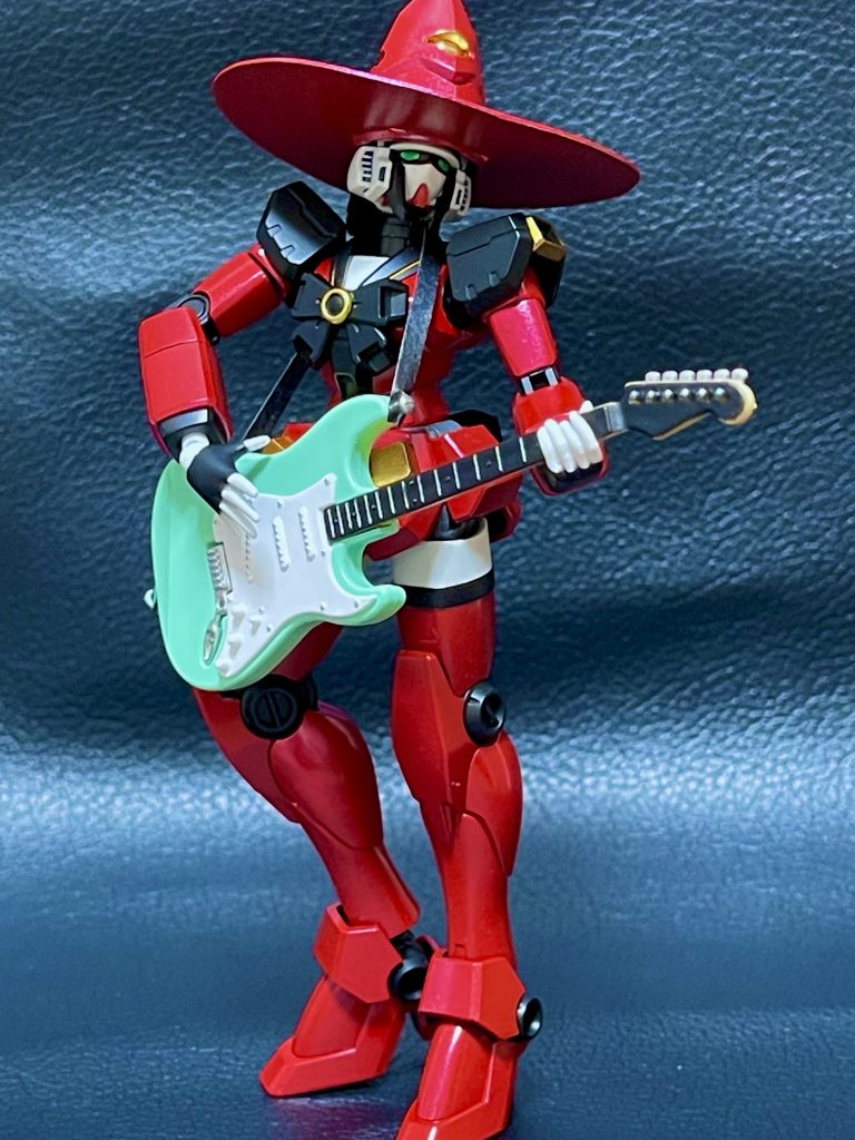 100圴で販売しているギターを見た時にこれを作成しようと決めてからボチボチ進めてましたが、地味に時間掛かって今に至ります。機体は髪をショートにしたくらいであとはハットをジャンクとプラ板で作成したくらいなんですがね😅