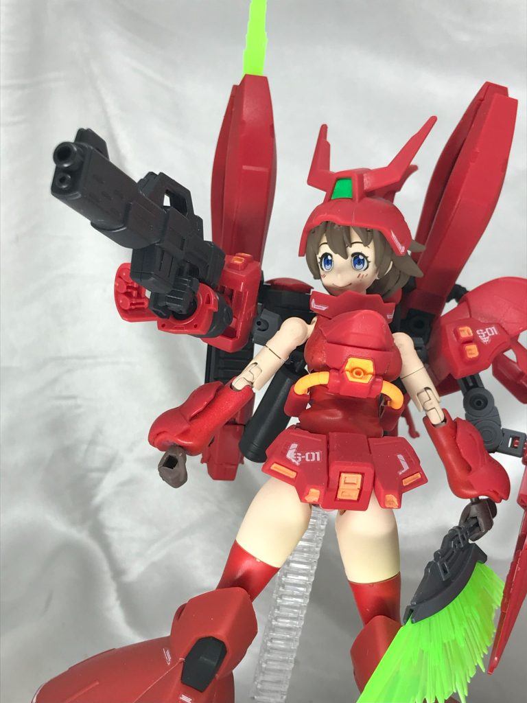 ビームショットライフル。最近ロングライフルを持たせがちなんで、従来の射撃武器もいいですね。ナミさんの腕に持たせたい武器があるのでサザビーの武装はサブアームにまとめました。
