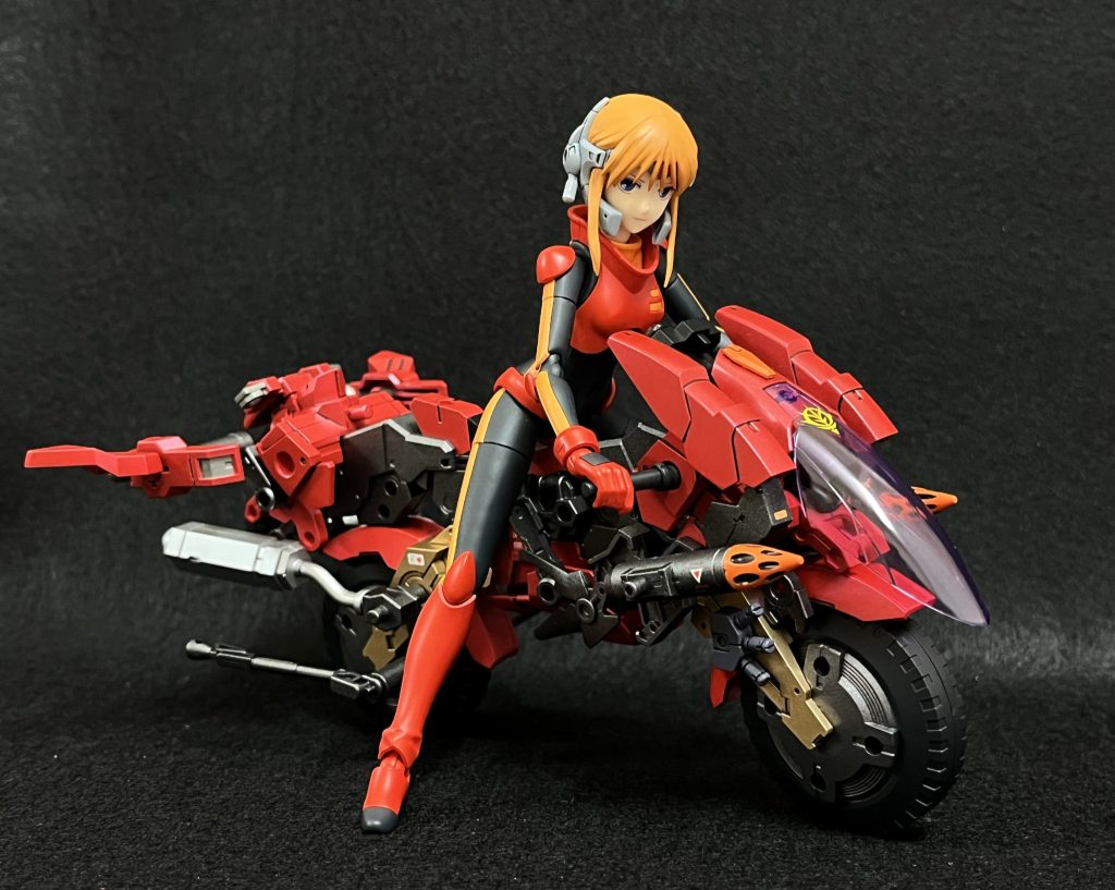 色合いがドゥカティっぽくなりました。特に意識したわけではありませんが、赤を主体にしたらこうなりました…。