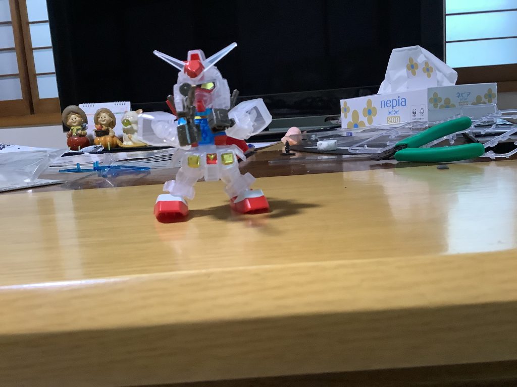 今度はスコープ覗きガンダムです右足が若干浮いている?ように見えます。が撮ったの、地球だからね。分かってるよね。(また下手ですみません🙇♂️)