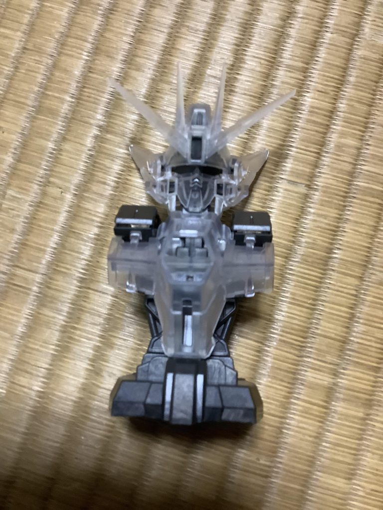 ルミナスユニットは入れない。てか出せない。ガチャでー🥲ルミナスだと肩の中にガトリングガン入ってる。肩は一応開く。