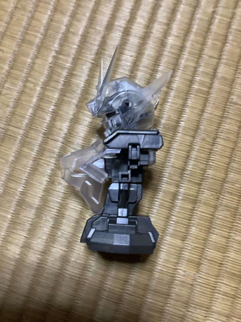 横。組み立て中ちょっと失敗。急いで組み直した。