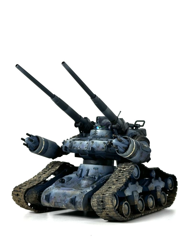 左から下地は黒立ち上げにマホガニー、メインカラーはブルー系にしていますバイザーにはネイル用のシールを貼りました✨