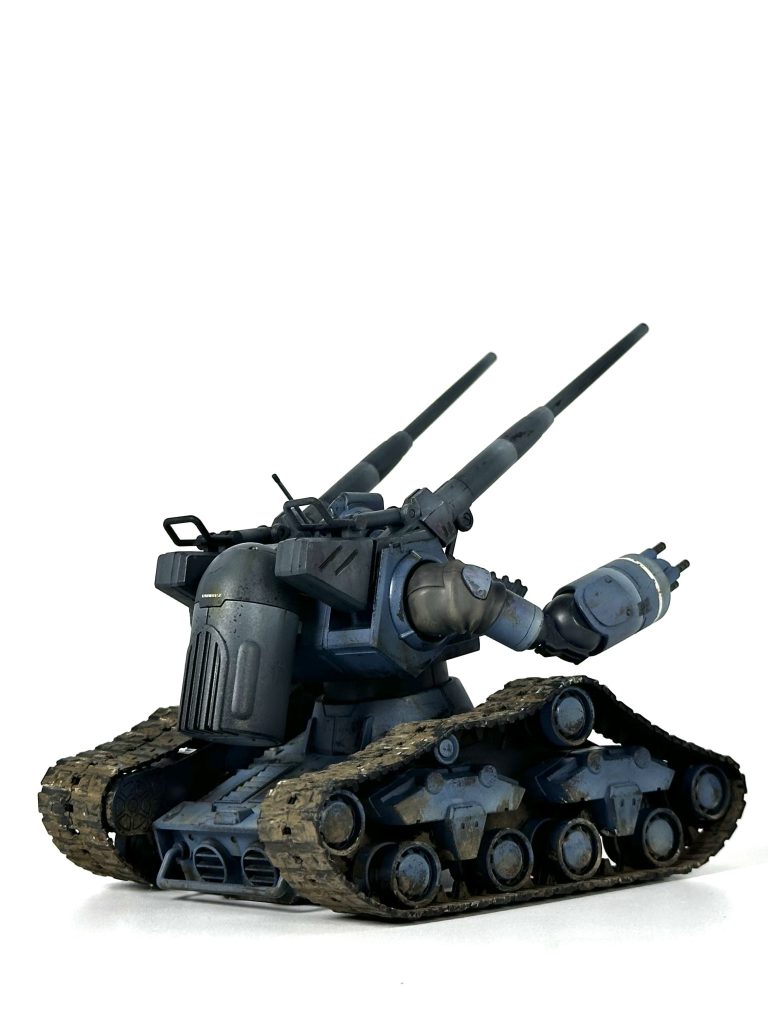 後ろから履帯にはタミヤモデリングペーストを初めて使用しました。簡単に泥の質感が出せてビックリでした😳