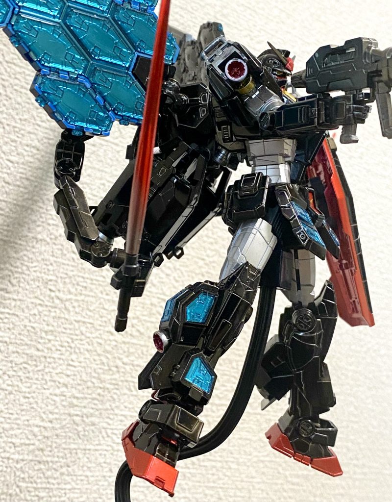 クリアブルーのパーツ下には専用のシールがありましたが枚数多くて貼るよりパーツの裏側からプレミアムミラークローム塗るのが簡単と判断しました。