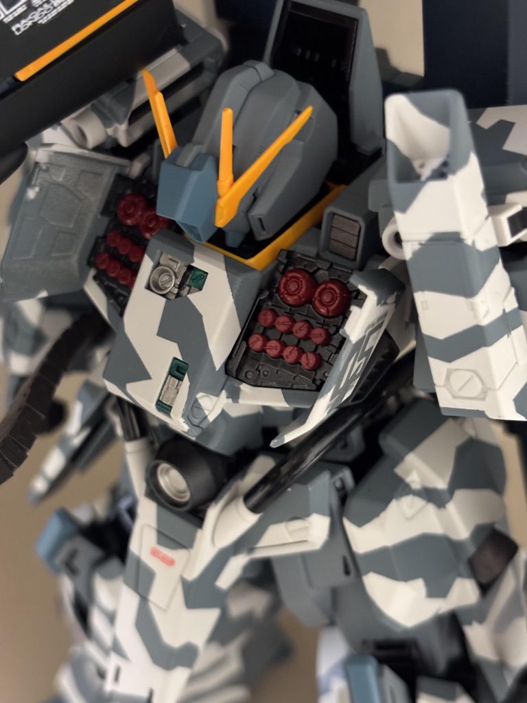 斜め前方よりミサイルポッド開放