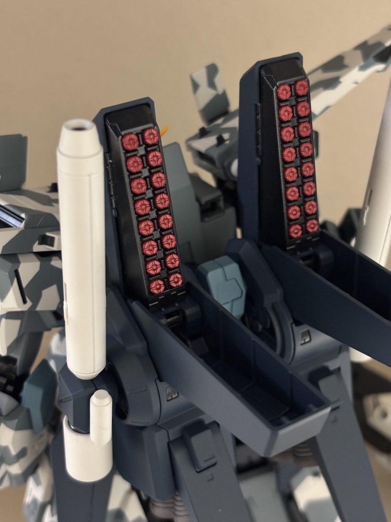 斜め後方ミサイルポッド開放