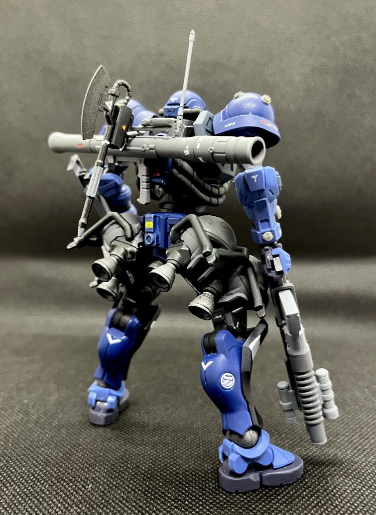 バックパックが小さめですが、「通信アンテナ」と「武器懸架用フック」をつけました。このフックにバズーカやヒートホークを付けることができます。