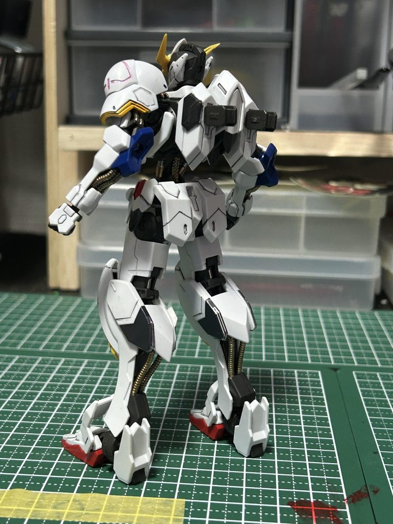 ガンダムマーカーエアブラシを使ってたのですが途中で壊れて？しまいマーカーの直塗りでやりました一部シールを使いましたが満足満足(｡•ᴗ•｡)それでもこの仕上がりはいいのでは無いのでしょうか？？