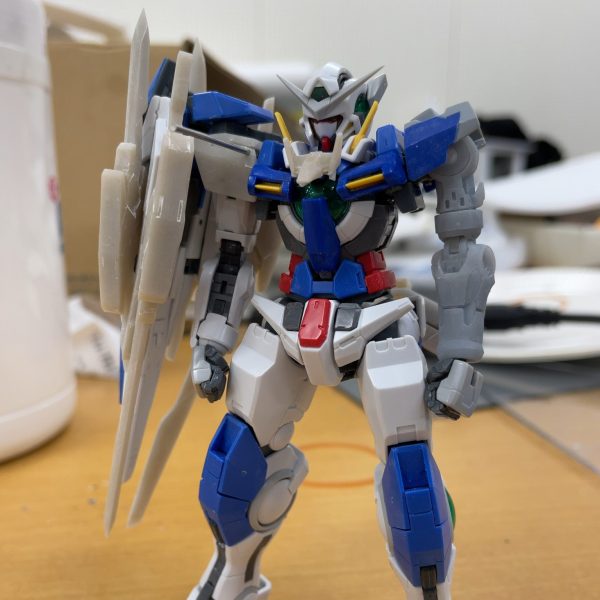 腰部背面アームと武器関連がほとんど出来上がりました！出力したパーツの個体差と歪みが酷いので、これからの表面処理が怖いよー（1枚目）