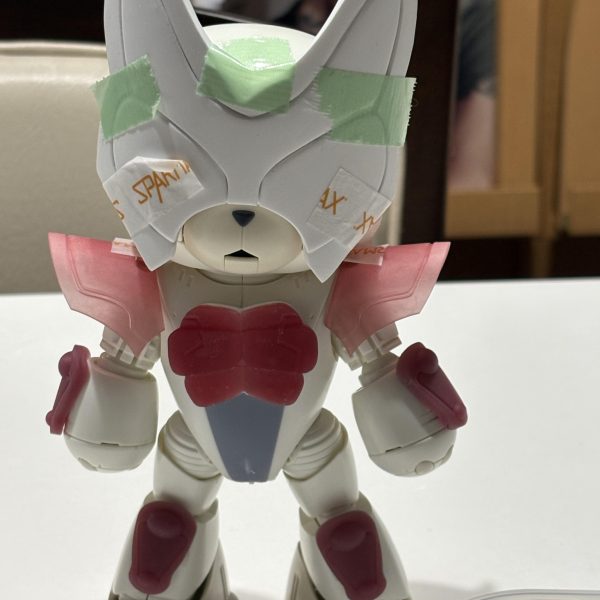 プラ板を水筒に巻いて鍋でグツグツ。顔の形に切り出し。胸、肩、腕、脛は3dプリンタで何となく。透明プラでバキュームフォーム（4枚目）