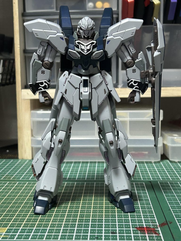前回のデュエルブリッツに続きまたもや筆塗りでのエングレービング塗装を行いました♪手がプルプルして、まぁ不器用な社畜にとってはとても大変ですた‥それでもなんとか形にはなったかな??