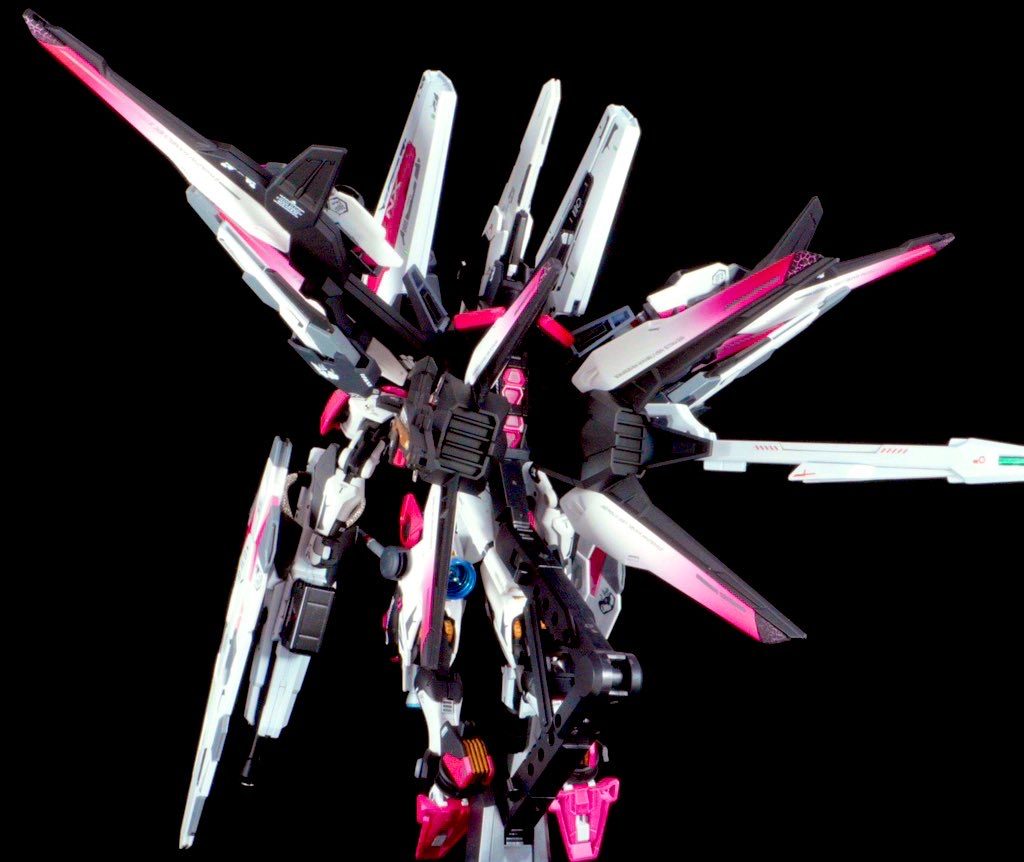 バックショット📸ドラグーンは全てクリアーピンクのグラデーション塗装です👍分かりづらいかもですがドラグーン先端はクラック塗装になってます😁