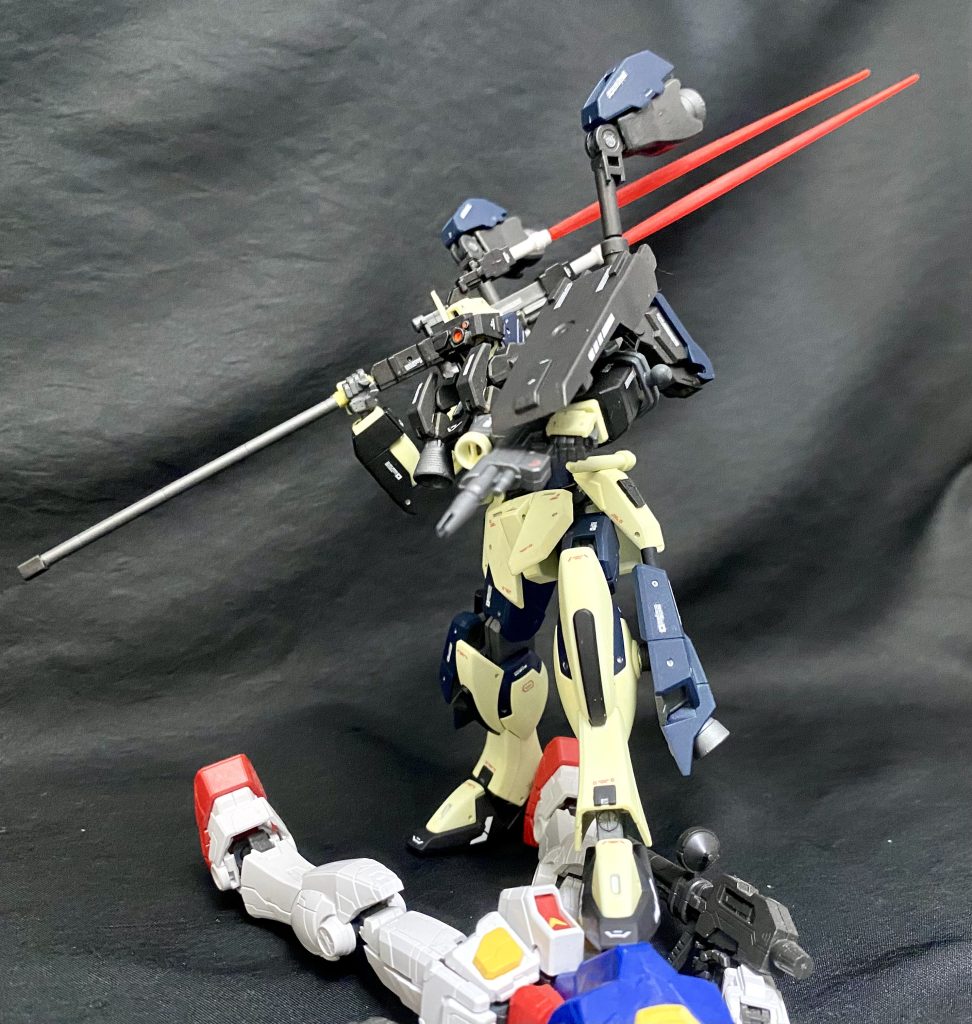 野獣っぽいパイロット「見た目は古いが中身は違うんだぜ、パイロットもな」 ヤザ……ヴァースk……パイロットは一体誰なんだぁ?