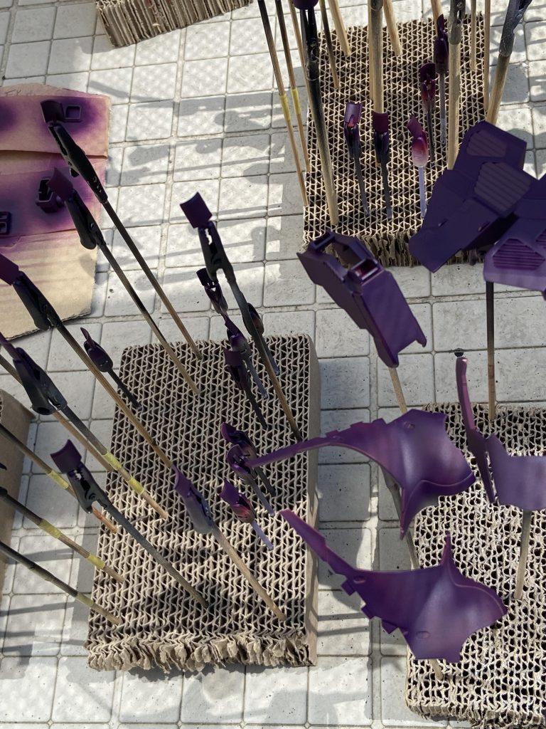 外装は、色気のある白を目指したかったので、いつもの黒サフではなく、パープルサフを使ってみました(^^)