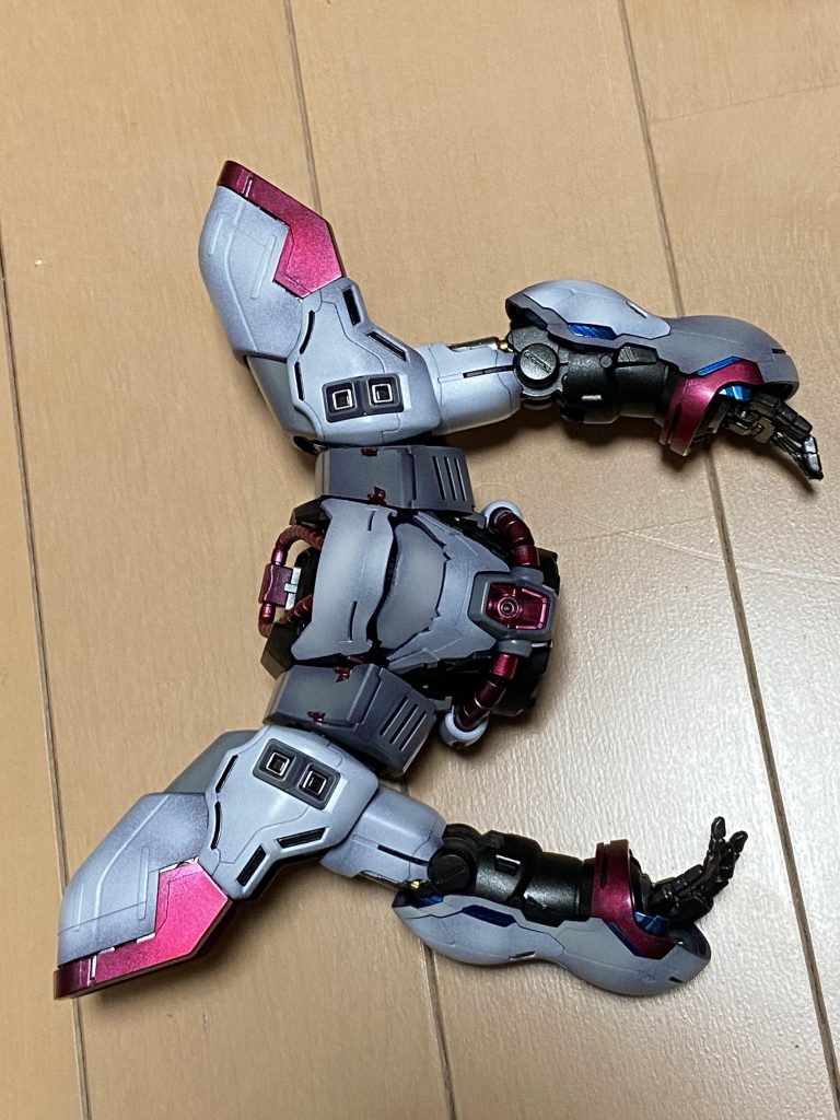 ピンクとブルーは、大好きなキュベレイを意識してキャンディ塗装にしました🍭が、ピンクが思ったより強く、迷いが生じたので🚗で1時間かけてガンプラ仲間に感想を聴きに行きました😅