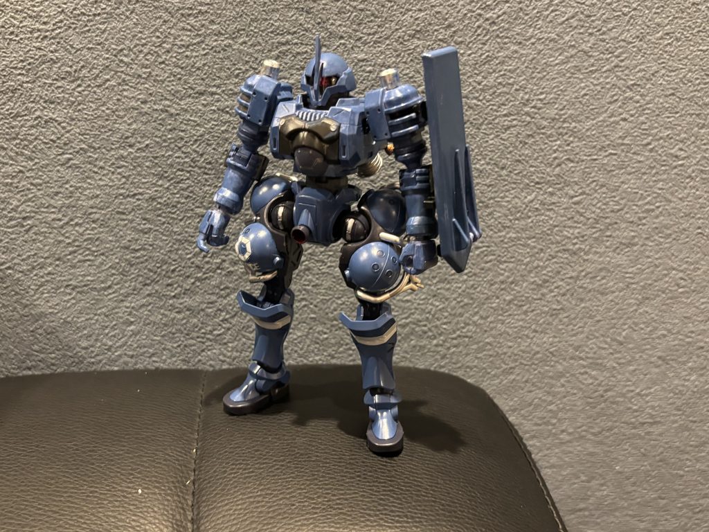 なんか胴回り寂しいなぁ…。ザクのパイプ拝借してしまおう!