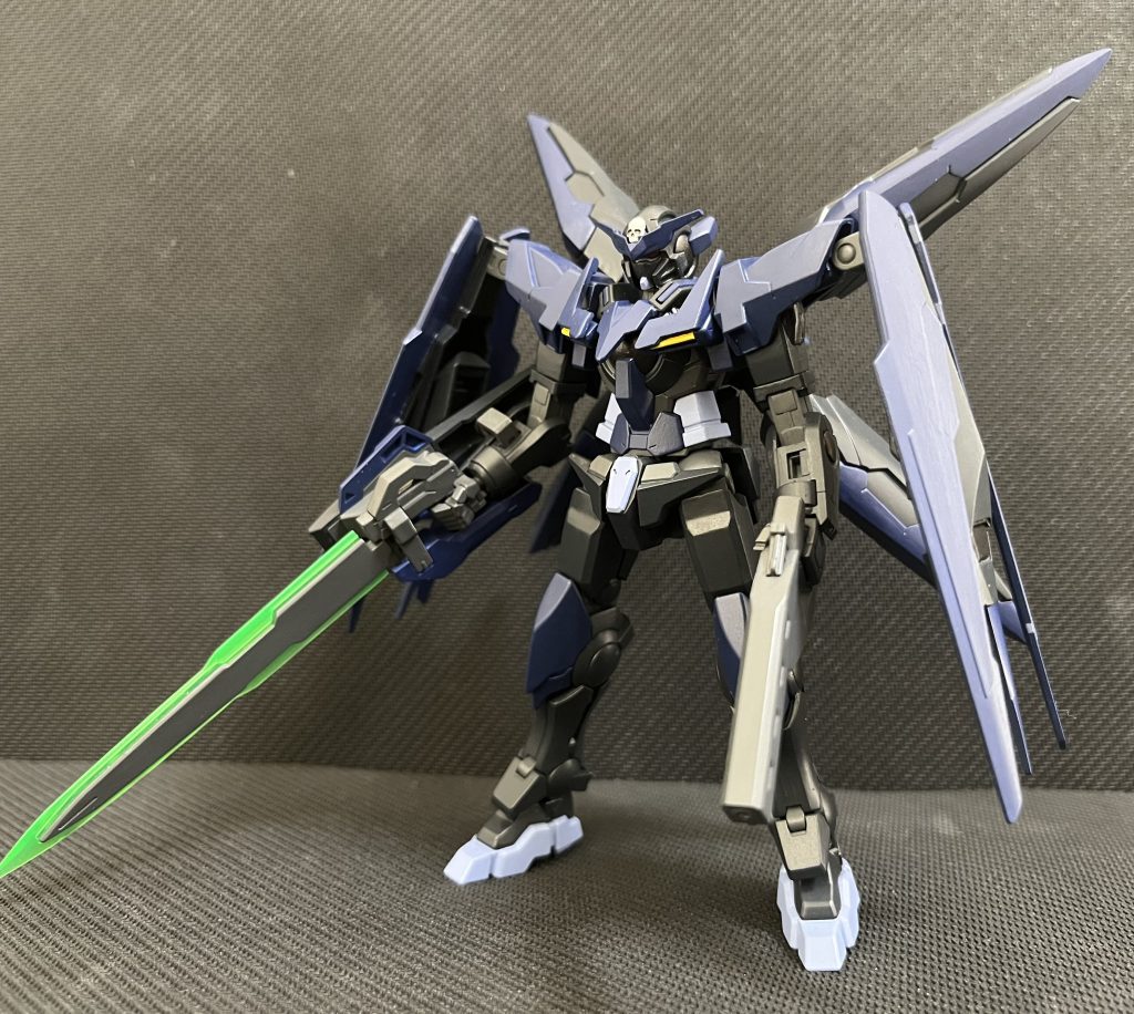 肩にシールドを取り付けることができます。