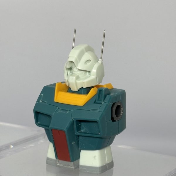 HGUCジムIII制作中です。前作のジムカスタムに続き、ジム系MSです。プロポーションで腰部で2.5mm、太腿で1mm延長。量産機だけど強そう、現代風のスマートな体型に改修してます。その他、全身にわたり、ディテールアップ美容整形中です。塗装前にアップしておきました。（2枚目）